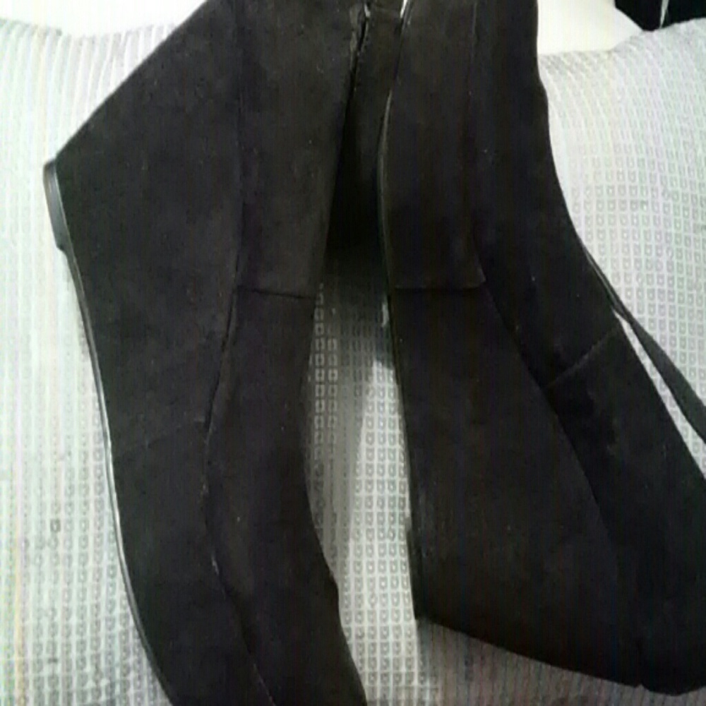 Shoes - Picture 3 of 4